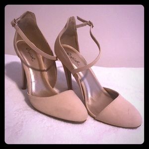 Qupid Sz8.5 nude 4 inch heels